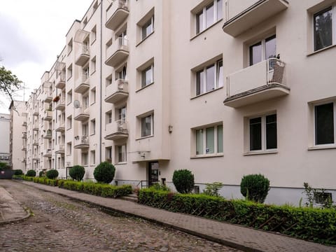 Building | book now with Rentujemy.com