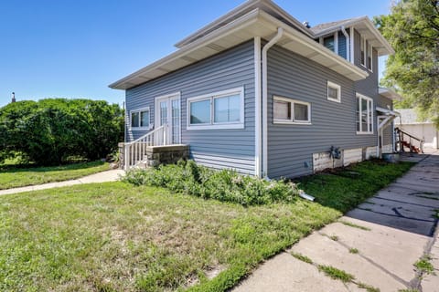 Exterior | Parking | Driveway (6 Vehicles)