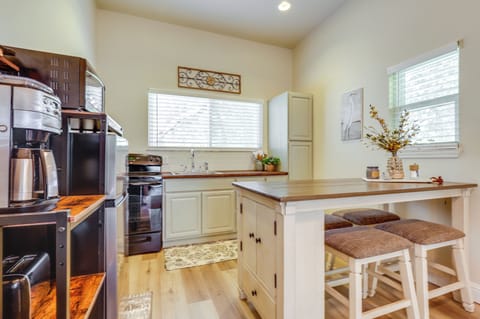 Kitchen | Stove/Oven | Drip Coffee Pot | Toaster