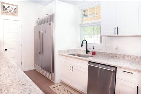 0e3aff8c-5915-4b0c-9c6b-9079c633569e