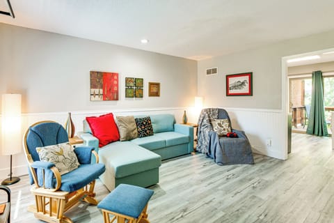 Overland Park Vacation Rental | 3BR | 2BA | 1,200 Sq Ft | Stairs Required