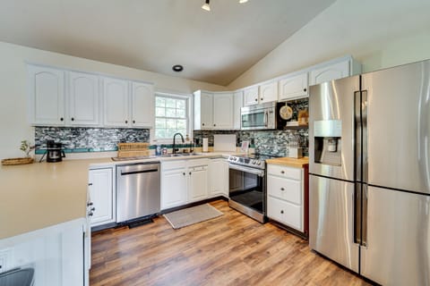 Kitchen | Main Floor