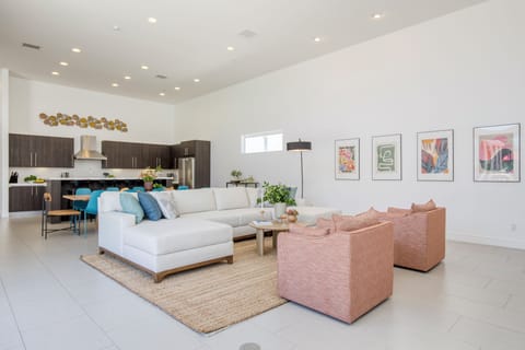 Open layout makes it easy to connect throughout the common areas. (Polo Villa 1)