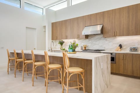 Gourmet fully-equipped kitchen with a full suite of appliances and barstool seating. (Polo Villa 12)