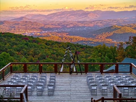 Views that make every “I do” unforgettable.