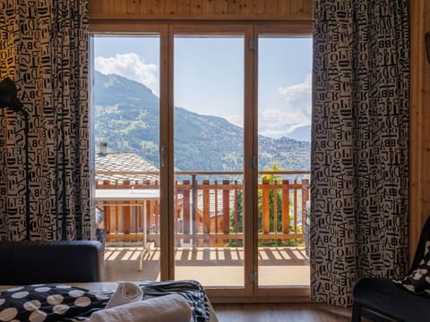 Wood, Interior Design, Furniture, Curtain, Wood Stain, Room, Ceiling, Window Treatment, Hardwood, Linens