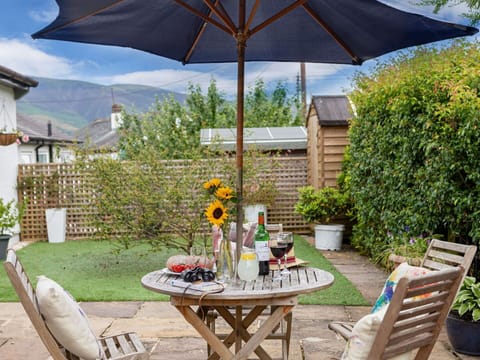 Furniture, Outdoor Furniture, Chair, Umbrella, Table, Outdoor Table, Flowerpot, Garden, Kitchen & Dining Room Table