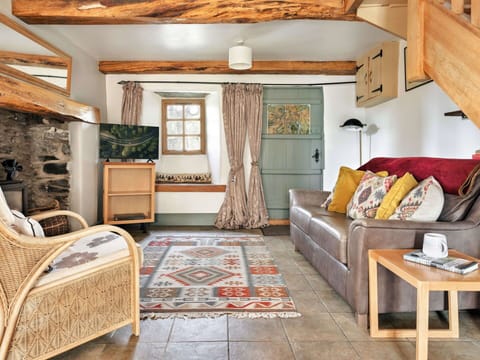 Furniture, Interior Design, Flooring, Couch, Wood, Floor, Ceiling, Room, Living Room, Lighting