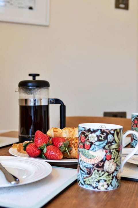 Shade, Mountain Range, Outdoor Structure, Eco Hotel, Deck, Outdoor Furniture, Garden, Chair, Landscaping, Hardwood