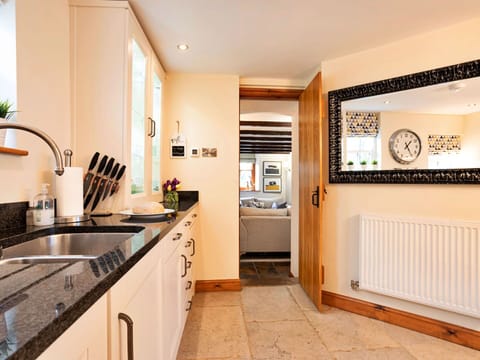 Shade, Mountain Range, Outdoor Structure, Eco Hotel, Deck, Outdoor Furniture, Garden, Chair, Landscaping, Hardwood