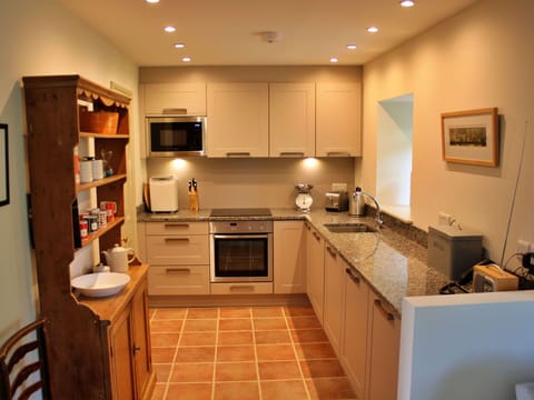 Shade, Mountain Range, Outdoor Structure, Eco Hotel, Deck, Outdoor Furniture, Garden, Chair, Landscaping, Hardwood