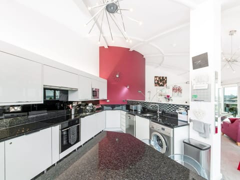 Shade, Mountain Range, Outdoor Structure, Eco Hotel, Deck, Outdoor Furniture, Garden, Chair, Landscaping, Hardwood