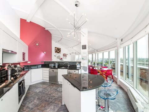 Shade, Mountain Range, Outdoor Structure, Eco Hotel, Deck, Outdoor Furniture, Garden, Chair, Landscaping, Hardwood