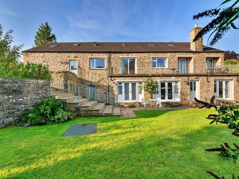 Shade, Mountain Range, Outdoor Structure, Eco Hotel, Deck, Outdoor Furniture, Garden, Chair, Landscaping, Hardwood