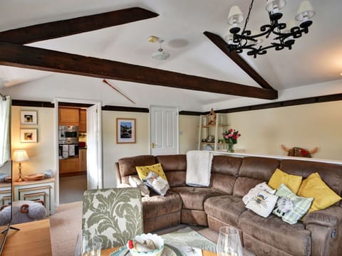 Shade, Mountain Range, Outdoor Structure, Eco Hotel, Deck, Outdoor Furniture, Garden, Chair, Landscaping, Hardwood