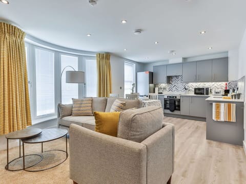 Shade, Mountain Range, Outdoor Structure, Eco Hotel, Deck, Outdoor Furniture, Garden, Chair, Landscaping, Hardwood