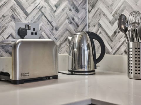 Shade, Mountain Range, Outdoor Structure, Eco Hotel, Deck, Outdoor Furniture, Garden, Chair, Landscaping, Hardwood