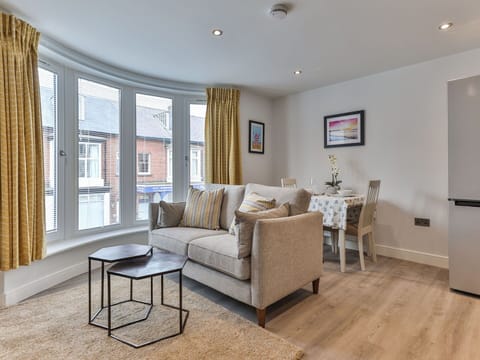 Shade, Mountain Range, Outdoor Structure, Eco Hotel, Deck, Outdoor Furniture, Garden, Chair, Landscaping, Hardwood