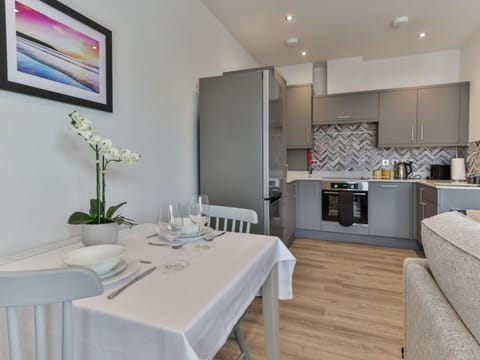 Shade, Mountain Range, Outdoor Structure, Eco Hotel, Deck, Outdoor Furniture, Garden, Chair, Landscaping, Hardwood