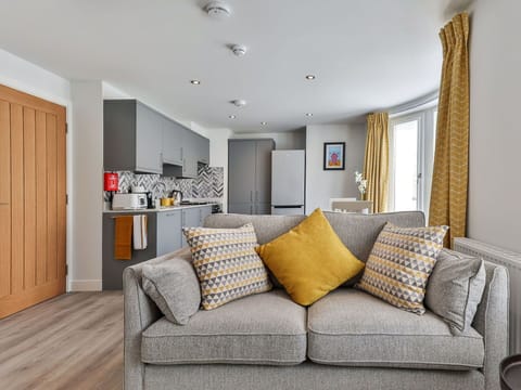 Shade, Mountain Range, Outdoor Structure, Eco Hotel, Deck, Outdoor Furniture, Garden, Chair, Landscaping, Hardwood