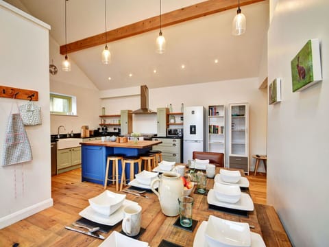 Shade, Mountain Range, Outdoor Structure, Eco Hotel, Deck, Outdoor Furniture, Garden, Chair, Landscaping, Hardwood