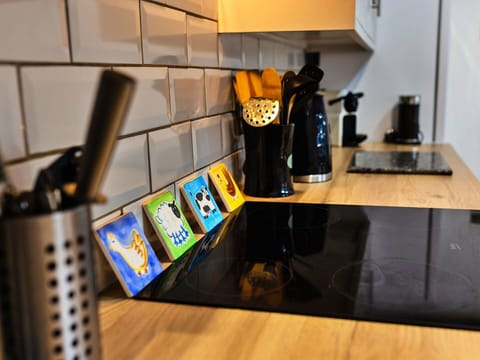 Shade, Mountain Range, Outdoor Structure, Eco Hotel, Deck, Outdoor Furniture, Garden, Chair, Landscaping, Hardwood