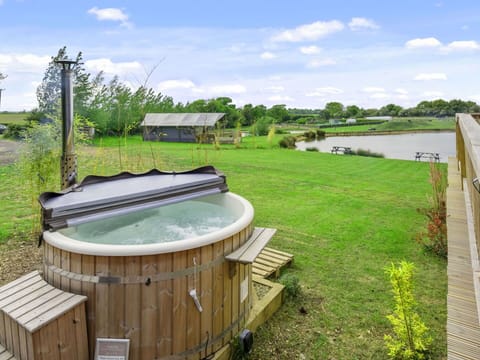 Shade, Mountain Range, Outdoor Structure, Eco Hotel, Deck, Outdoor Furniture, Garden, Chair, Landscaping, Hardwood