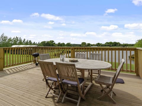Shade, Mountain Range, Outdoor Structure, Eco Hotel, Deck, Outdoor Furniture, Garden, Chair, Landscaping, Hardwood
