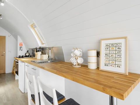 Shade, Mountain Range, Outdoor Structure, Eco Hotel, Deck, Outdoor Furniture, Garden, Chair, Landscaping, Hardwood