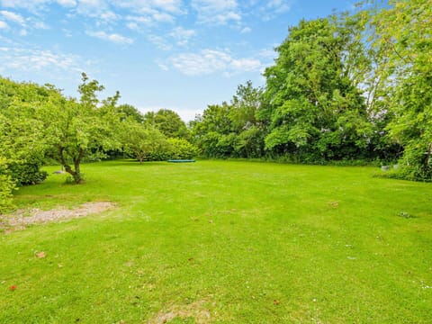 Shade, Mountain Range, Outdoor Structure, Eco Hotel, Deck, Outdoor Furniture, Garden, Chair, Landscaping, Hardwood