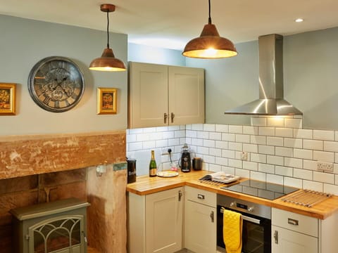 Deck, Shade, Hardwood, Outdoor Furniture, Balcony, Plank, Eco Hotel, Swimming Pool, Wood Flooring, Resort