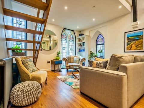 Deck, Shade, Hardwood, Outdoor Furniture, Balcony, Plank, Eco Hotel, Swimming Pool, Wood Flooring, Resort