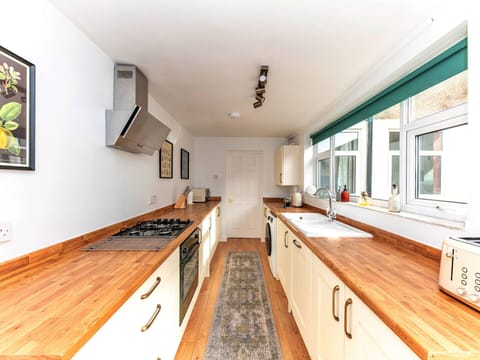 Deck, Shade, Hardwood, Outdoor Furniture, Balcony, Plank, Eco Hotel, Swimming Pool, Wood Flooring, Resort