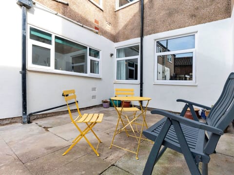 Deck, Shade, Hardwood, Outdoor Furniture, Balcony, Plank, Eco Hotel, Swimming Pool, Wood Flooring, Resort