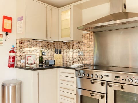 Deck, Shade, Hardwood, Outdoor Furniture, Balcony, Plank, Eco Hotel, Swimming Pool, Wood Flooring, Resort