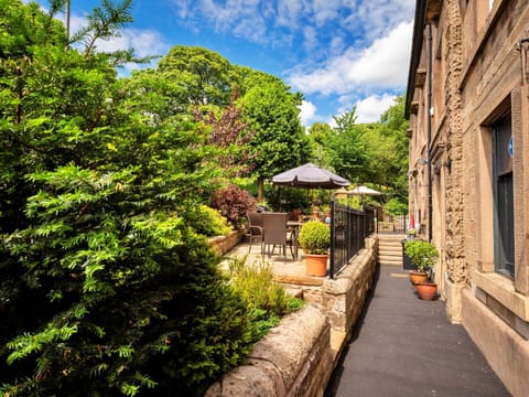 Deck, Shade, Hardwood, Outdoor Furniture, Balcony, Plank, Eco Hotel, Swimming Pool, Wood Flooring, Resort