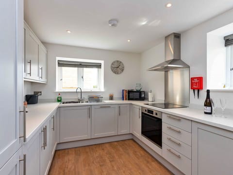 Deck, Shade, Hardwood, Outdoor Furniture, Balcony, Plank, Eco Hotel, Swimming Pool, Wood Flooring, Resort