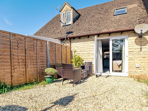 Deck, Shade, Hardwood, Outdoor Furniture, Balcony, Plank, Eco Hotel, Swimming Pool, Wood Flooring, Resort