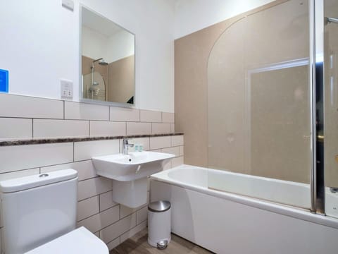 Bathroom, Flooring, Plumbing Fixture, Floor, Interior Design, Plumbing, Ceiling, Bathtub, Composite Material, Tap