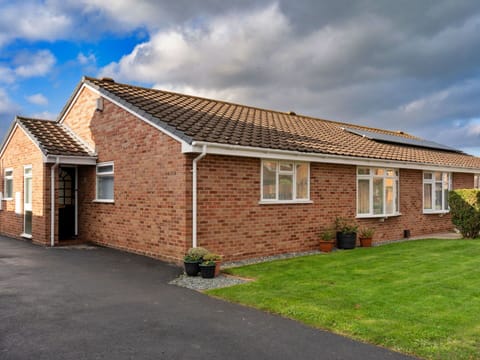 Deck, Shade, Hardwood, Outdoor Furniture, Balcony, Plank, Eco Hotel, Swimming Pool, Wood Flooring, Resort