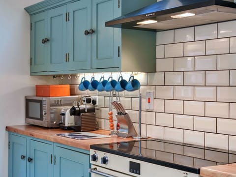 Kitchen, Kitchen Appliance, Countertop, Cabinetry, Interior Design, Furniture, Major Appliance, Flooring, Drawer, Home Appliance