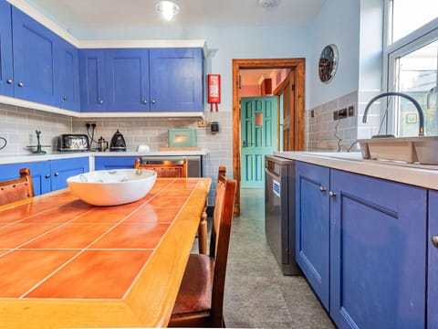 Apartment, Balcony, Shade, Marina, Hotel, Dock