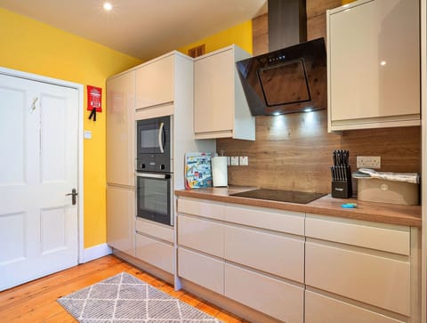 Apartment, Balcony, Shade, Marina, Hotel, Dock