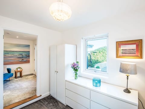 Daytime, Building, Window, Facade, Apartment, Urban Design, Condominium, Mixed-Use