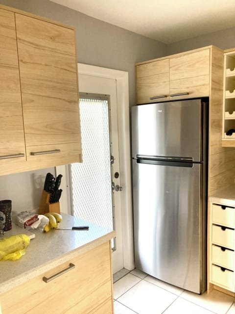 Kitched with stainless steel appliances