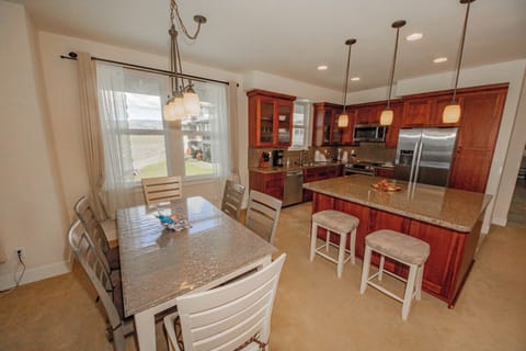Gorgeous dining area and fully equipped kitchen with island and bar seating!