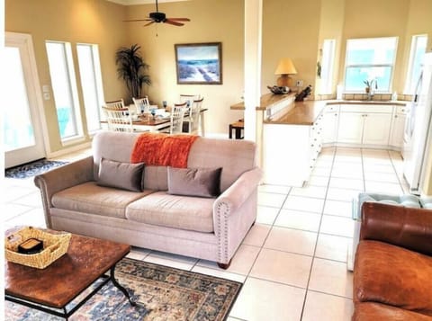 Another view! Enjoy Cooking in the fully equipped kitchen w/ family and friends