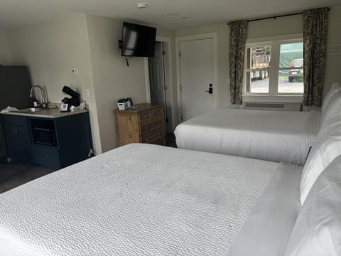 Enjoy a good night’s sleep on comfortable queen mattresses.