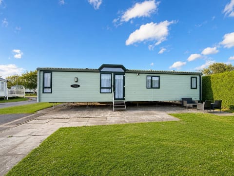 Parkdean Resorts Southview Holiday Park Skegness is the perfect destination for a family caravan holiday, offering a cosy living room in a caravan where you can relax after exploring Skegness in England.