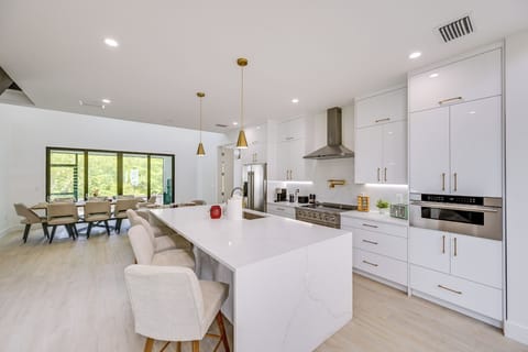 Kitchen | Nespresso Machine | Dishwasher | Cooking Basics | 1st Floor